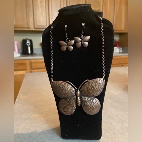 Butterfly Pendant Necklace and Earring Set - Picture 2 of 4
